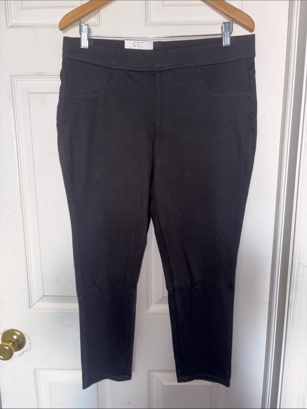 Time and Tru Fitted Stretch Capri Pants